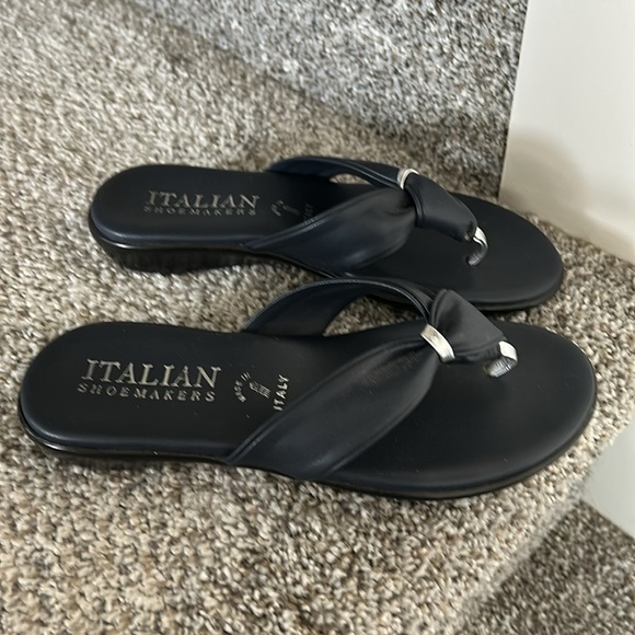 Italian Shoemakers Low Wedge Sandals - Picture 3 of 10